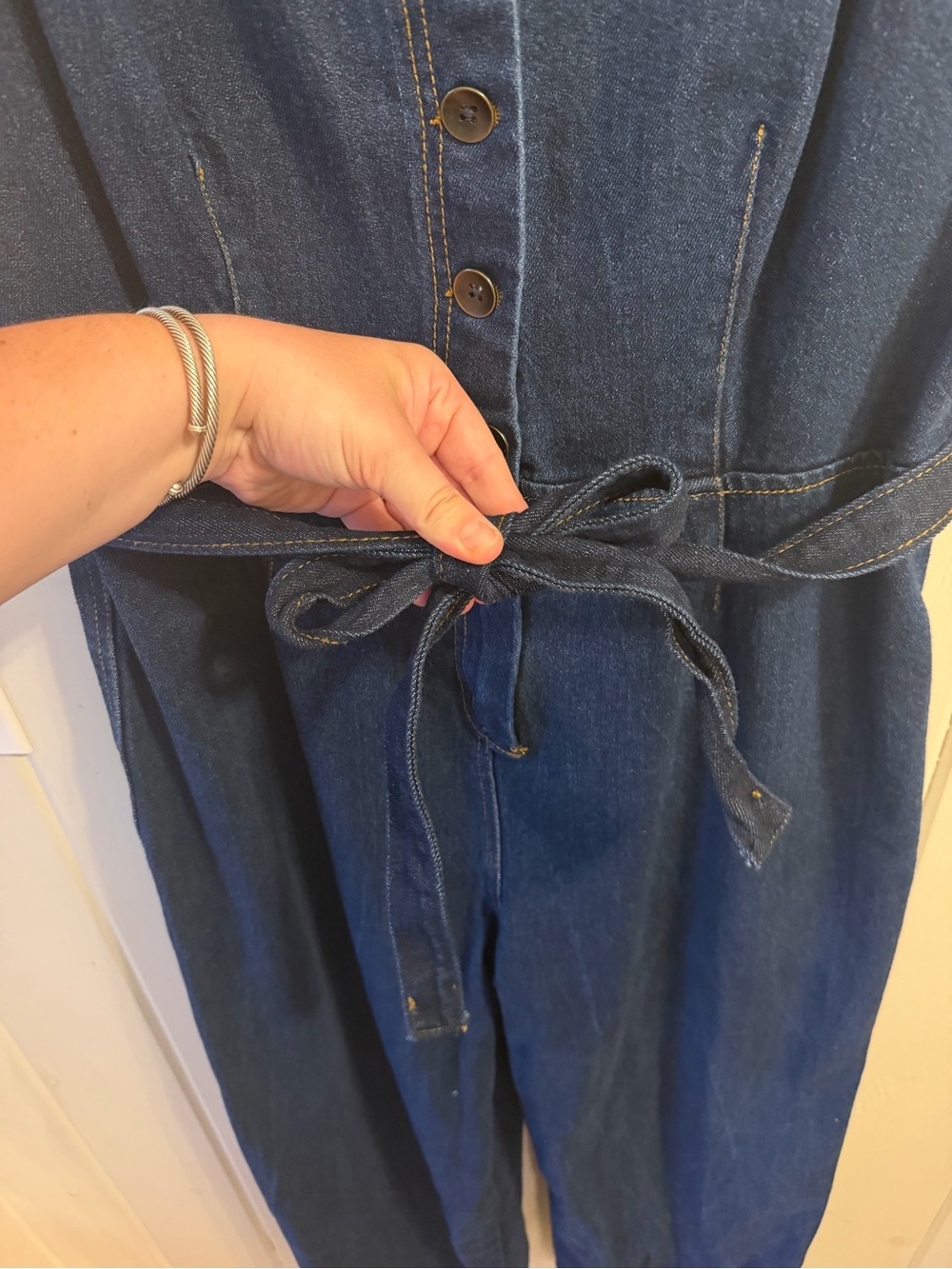 Universal Thread Dark Wash Denim Sleeveless Cropped Jumpsuit w/ Tie, Size 14 - Picture 7 of 10